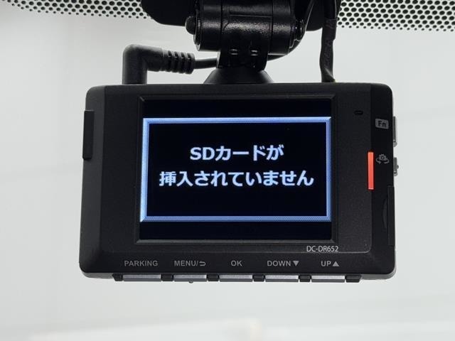 ドライブレコーダー装備してますよ。　思いでの記録や万が一の時の記録にも便利ですね。