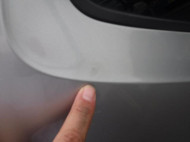 バックドアに1cm程度の傷がございます