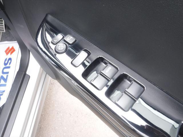 サイドミラーの格納もワンタッチで行うことができます