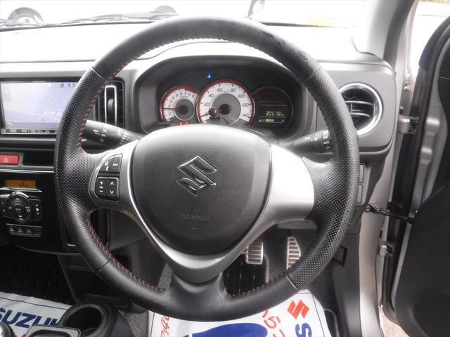 革巻きのステアリングです