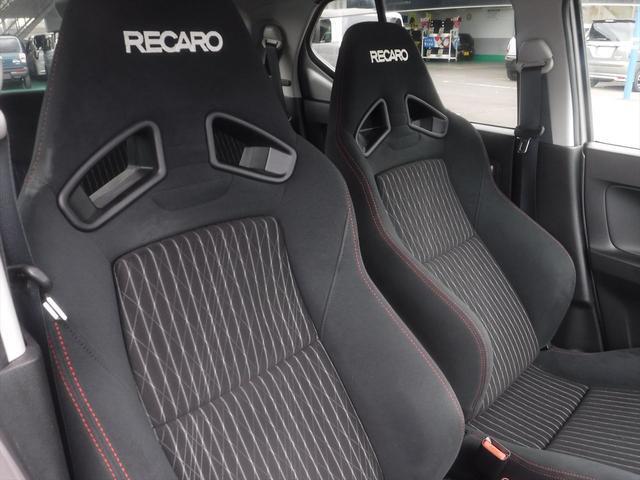 レカロシートが標準装備されているお車です