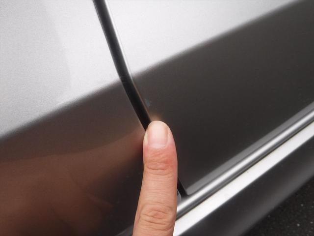 運転席ドアエッジに1cm程度の傷がございます