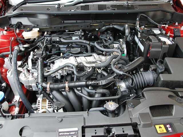 気持ちの良い加速感と優れた燃費性能を両立したスカイアクティブテクノロジーのエンジンを搭載。運転の楽しさを存分に味わえます。