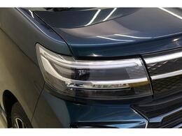 LEDヘッドランプは低消費電力で明るい光を放つLEDヘッドランプで視界の確保。