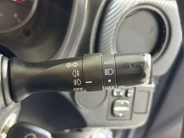 オートライト装備車両です。