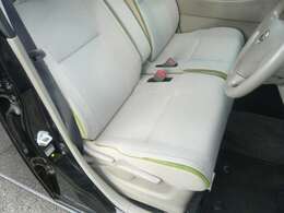 フロントシートの画像です。染みや汚れ、切れホツレ等は有りません。