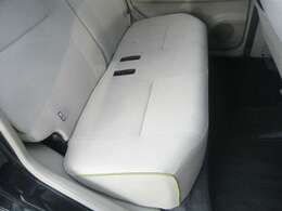 リアシートの画像です。切れやホツレ、焦げ等は有りません。