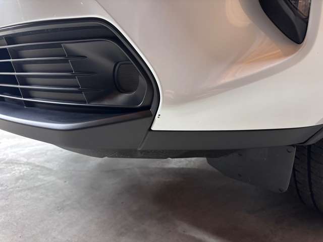 フロントバンパー飛び石傷あり