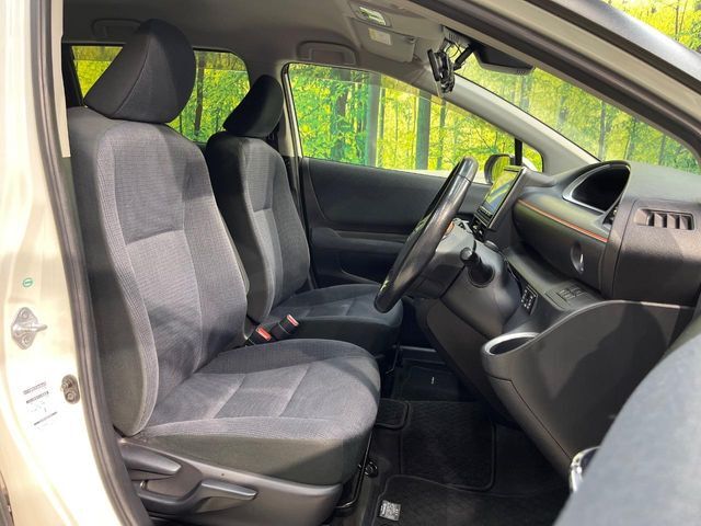 運転席シート廻りは使用感も少なく、良好な状態となっています。丁寧に使われていたことがよくわかりますね。