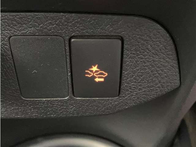 プリクラッシュセーフティーシステムです。万が一よそ見をして前車や壁にぶつかりそうになっても、知らせてくれます♪もちろん、安全運転は忘れずに。