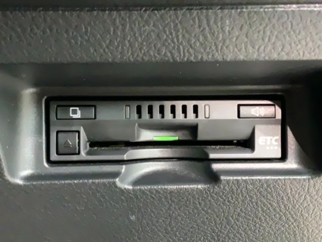 いまや快適なカーライフに欠かせないETCが付いています。