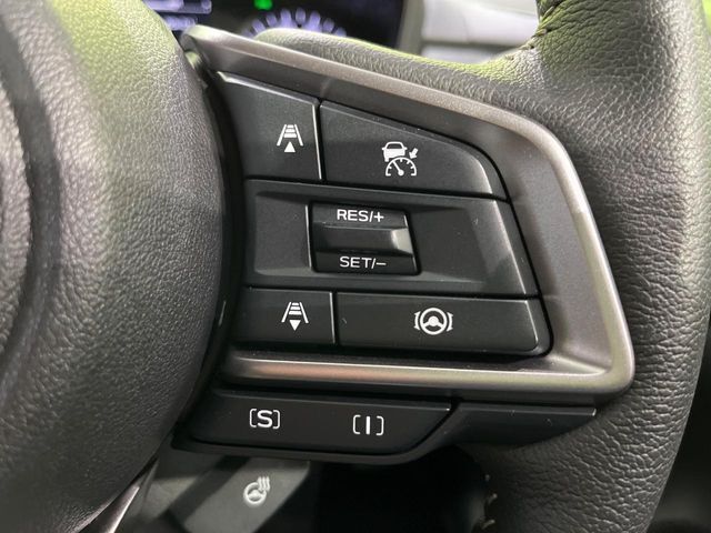 【全車速追従機能付クルーズコントロール】高速道路での長距離走行が楽に！！自動で速度を保つクルーズコントロールが、衝突軽減システムと連携し、前方の車両を感知して車間を保つように速度調節してくれます！！