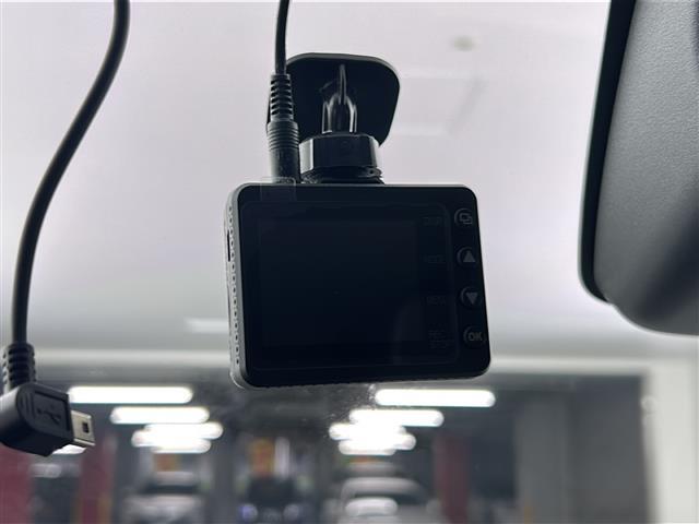 【ドライブレコーダー】映像・音声などの運転中の記録を残します。事故などを起こした起こされた時の証拠になりえますので、もしも時でも安心ですね。