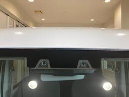 デュアルカメラブレーキサポート（DCBS）　フロントガラス上部にあるセンサー部です。ステレオカメラで車両前方の状況を検知し各種制御を行います。衝突被害軽減ブレーキ・誤発進抑制機能・車線逸脱警報機能　等