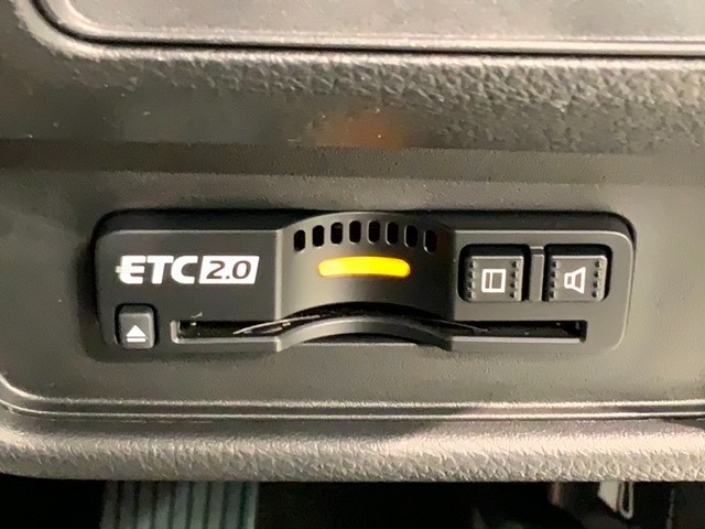 いまや快適なカーライフに欠かせないETCが付いています。