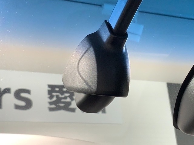 万が一の事故のときもドライブレコーダーがあると安心です。ご利用になる場合は個人情報保護の観点より新品の対応SDカードをお求め下さい。