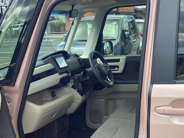 内装ルームクリーニング済みです。しっかり綺麗にしていますので、是非、お確かめください。納車時にはもう一度キレイにいたしますよ！