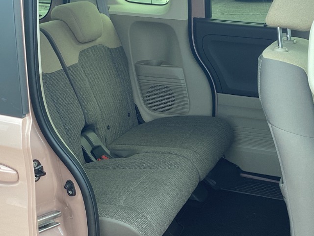 後部座席も広い空間を確保できファミリーでお出かけも余裕です♪