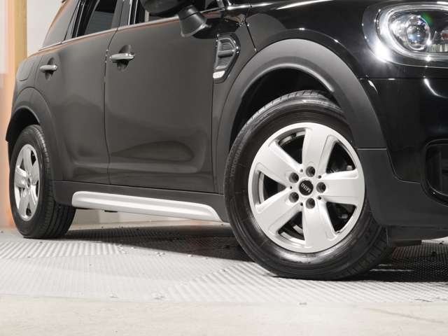 ■ショールーム以外のモータープールにて保管している車輌が多数あるため、実車をご覧になりたい場合は、お手数ですがご来店前に事前確認のご連絡を頂きますようお願い致します。