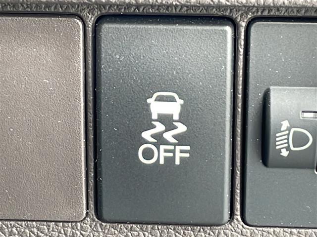 気になる車はすぐにお問い合わせください！画面右側の0066から始まる無料ダイヤルからお問い合わせ下さい！専門スタッフがお車のご質問にお答えいたします！