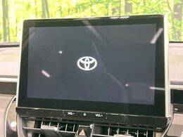 【ナビ機能付きディスプレイオーディオ】ナビ機能搭載の他、お持ちのスマートフォンと連携して、ナビやbluetoothでの音楽再生が可能です♪デザインはもちろん操作性も良好！