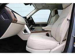 電動調整式シート（運転席・助手席）（メモリー機能付）18x18ウェイ　フロントシート、フロント＆リア・シートヒーター