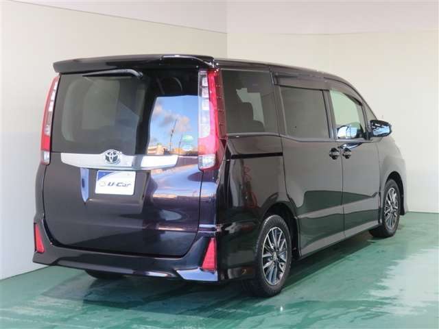 室内が広く、多人数での乗車が可能。積載能力にも優れたクルマです。