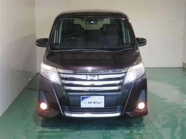 明度の高いLEDヘッドライトで、夜間の運転も安心です。