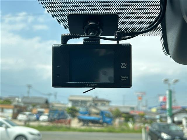 【ドライブレコーダー】映像・音声などの運転中の記録を残します。事故などを起こした起こされた時の証拠になりえますので、もしも時でも安心ですね。