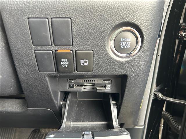 【ETC】有料道路を利用する際に料金所で停止することなく通過できる、ETC車載器（ノンストップ自動料金収受システム機器）が装備されています。セットアップを行うことで利用可能になります。