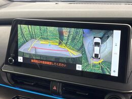 【パノラミックビューモニター】専用のカメラにより、上から見下ろしたような視点で360度クルマの周囲を確認することができます☆死角部分も確認しやすく、狭い場所での切り返しや駐車もスムーズに行えます。