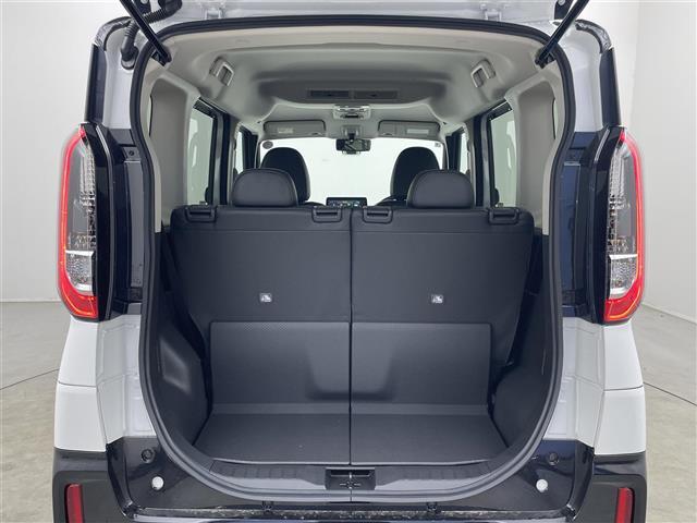 【トランク】積み込みやすくて、たっぷり積める荷室です。シートアレンジできるものは、乗車人数と荷物の量や大きさによってシートを動かすことができるので、より快適なドライブが可能です！