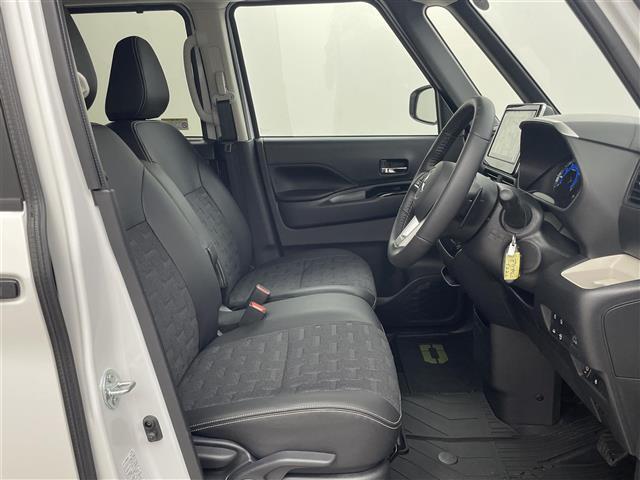 【運転席】座り心地が良いシートなので長時間の運転でも快適にお過ごしいただけます。新品のフロアマットのご注文も可能です。掲載箇所以外にご希望の写真がございましたらお気軽にお問い合わせ下さい。