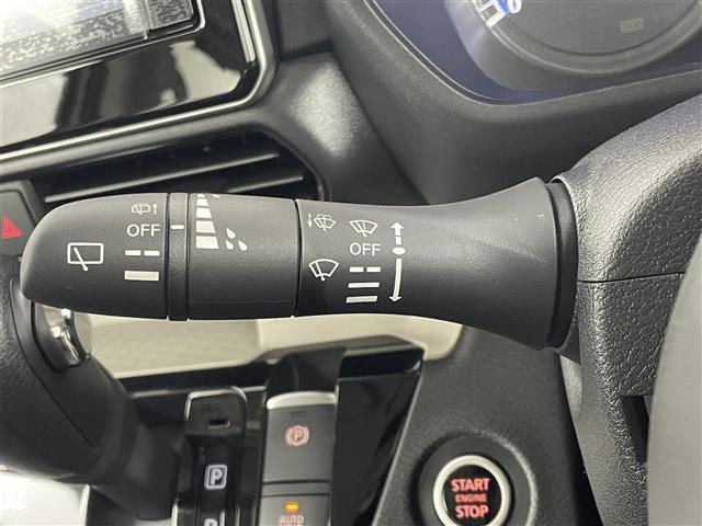 【ワイパー＆ウォッシャー】ワイパーを作動させたり、ウォッシャーを作動させたりすることができます。