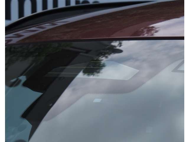 BMW自動車保険、BMW自動車保険の通常の補償に加え、フロントガラスとドアミラーの損害について、その修理、交換費用を一部補償致します。