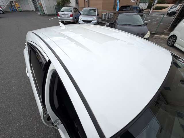 普段気にならない、ルーフ部分も、色褪せ等なく、綺麗な状態を保っております！少しでも気になったことや、ご質問等、お見積り等、一度お気軽に、無料通話0078-6003-741194までお電話ください！！