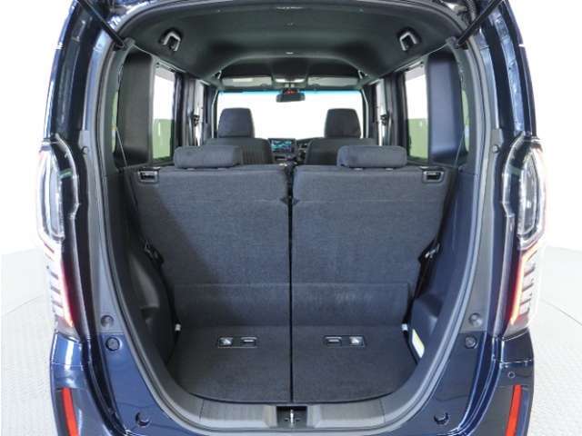 フル乗車でもしっかり荷物を収納出来るラゲッジスペースです。普段の買い物でしたらしっかり積める十分な荷室スペースを確保しています。