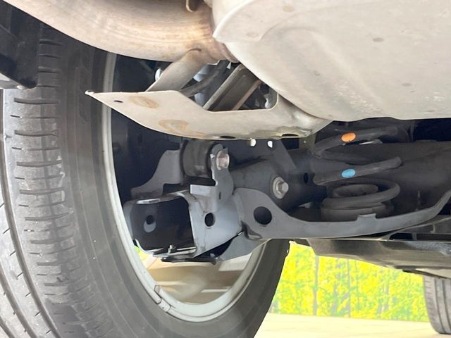 お車を安心してお乗りいただく為には、足回りの定期点検が欠かせません。サービスサポート（有償保証）では無料点検もご提供しており、安心のカーライフをお過ごしいただけるサポート体制が整っています。