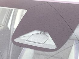 【ホンダセンシング】走行中に前方の車両等を認識し、衝突しそうな時は警報とブレーキで衝突回避と被害軽減をアシスト。より安全にドライブをお楽しみいただけます。