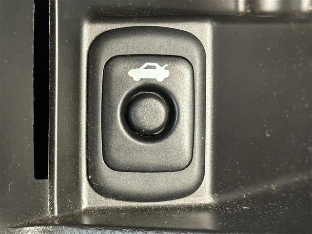 【運転席操作部】『運転席周辺の装備』の画像になります。快適なドライブを楽しむための機能が装備されています！運転席から触れるので使いやすいです！