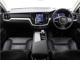 Google搭載/ETC2.0/360度カメラのフルセット搭載。9インチ・タッチスクリーン式センターディスプレイと、モード選択式の12.3インチデジタル液晶ドライバー・ディスプレイを装備。