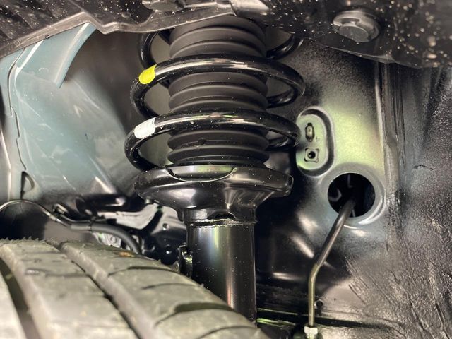 お車を安心してお乗りいただく為には、足回りの定期点検が欠かせません。サービスサポート（有償保証）では無料点検もご提供しており、安心のカーライフをお過ごしいただけるサポート体制が整っています。