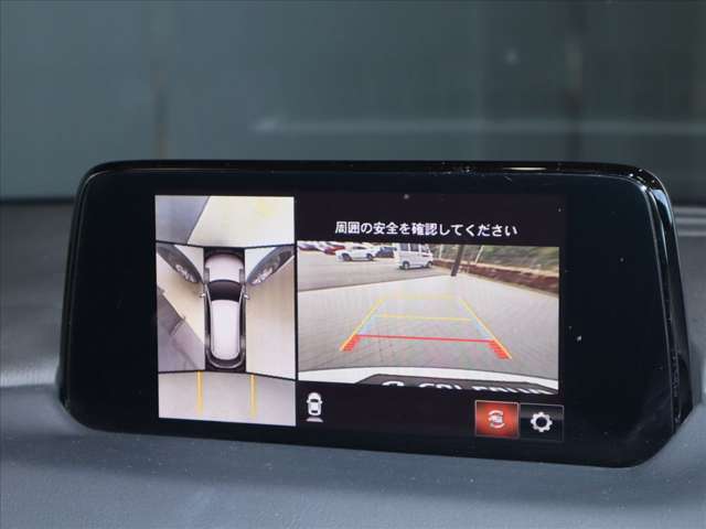 360°ビューカメラを装備しています。駐車時に役立つのは勿論、狭い道でのすれ違い時にも役立ちます。