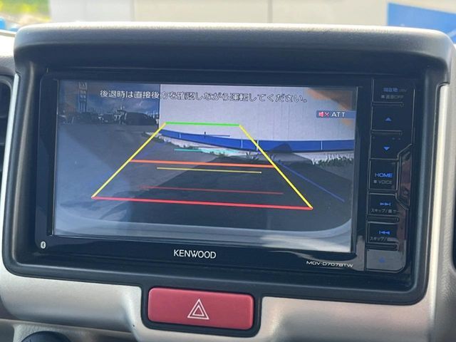 【バックカメラ】駐車時に後方がリアルタイム映像で確認できます。大型商業施設や立体駐車場での駐車時や、夜間のバック時に大活躍！運転スキルに関わらず、今や必須となった装備のひとつです！