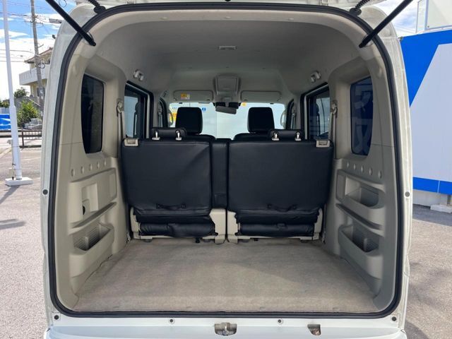 普段のお買い物や通勤、送迎等に十分な荷室スペースを確保しております。セカンドシートを倒すと、大きな荷物の積載も可能です♪