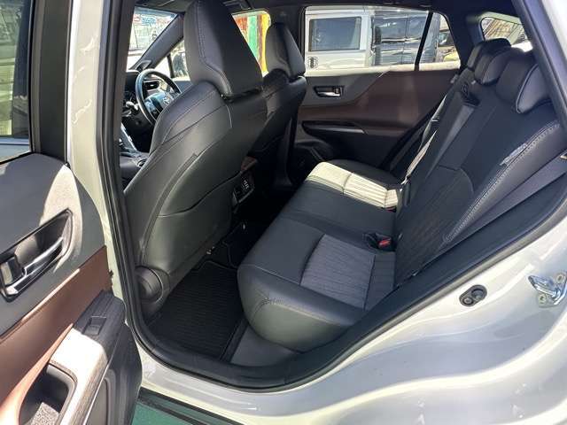★5年間新車保障★初度登録から5年間の新車保証が含まれています。長期間、安心してお乗り頂けます！保障費用は支払総額に含まれています！遠方のお客様は保証継承後、お近くのディーラーにて保証が受けられます！