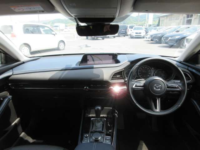 ■高速道路にて試乗走行を行い、THIRTY規定をクリアした車両のみの展示を徹底しています。