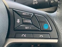 【プロパイロット】高速道路での長距離走行が楽に！！渋滞時と巡回走行のシーンで、アクセル・ブレーキ・ステアリングを自動で制御し、長距離運転の負担を軽減してくれます♪