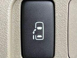 【パワースライドドア】スマートキーや運転席のスイッチでスライドドアの開閉が可能♪電動だから力を入れてドアを開ける必要が無く、小さいお子様でも、重い荷物を持っている時もラクに開け閉めできます♪