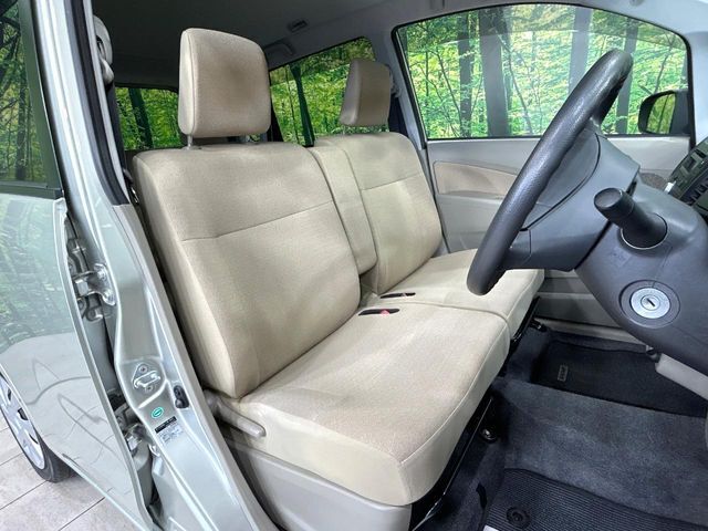 運転席シート廻りは使用感も少なく、良好な状態となっています。丁寧に使われていたことがよくわかりますね。